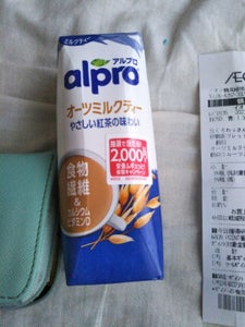 ダノンアルプロ食物繊維オーツミルクティー250mlの商品写真