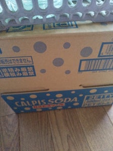 カルピスソーダ ペットボトル500mlの商品写真