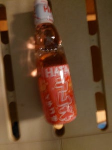ハタ鉱泉　シャンデリアラムネイチゴ　瓶　２００ｍｌのレビュー画像
