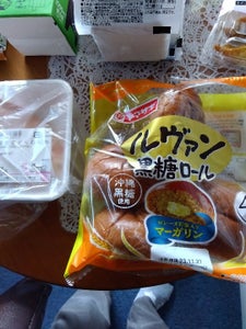 ルヴァン黒糖入りロール マーガリン入りの商品写真