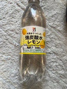 セブンプレミアム 強炭酸水 レモン ペットボトル500mlの商品写真