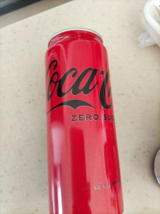 コカ　コーラ　ＺＥＲＯ　缶　５００ｍｌの商品写真
