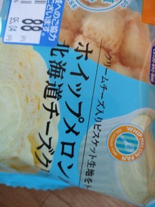 パスコ　ホイップメロンパン　北海道チーズクリームのレビュー画像
