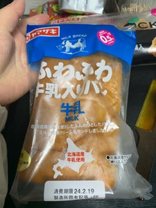 ヤマザキ　ふわふわ牛乳入りパン（北海道産牛乳使用）の商品写真