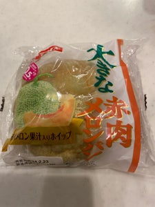 ヤマザキ　大きな赤肉メロンパン　メロンホイップＣの商品写真
