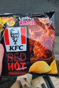 ポテトチップスＫＦＣレッドホットチキン味　６８ｇのレビュー画像