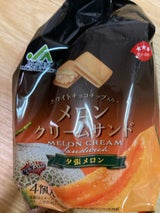 スリースター製菓 メロンクリームサンド 4個