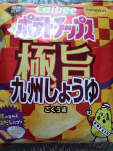 カルビー ポテトチップス九州しょうゆ極旨 64g