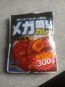 ハチ食品 メガ盛りカレー 辛口 300g