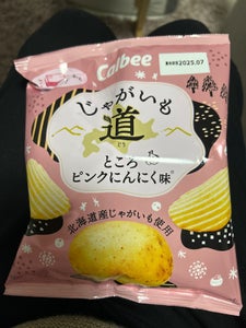 カルビー じゃがいも道ところピンクにんにく味56g