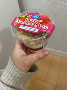 カンパーニュ いちごミルフィーユパフェ