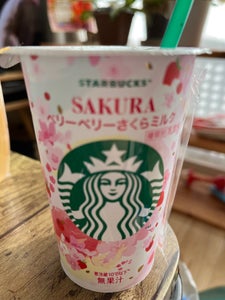 スタバ ベリーベリーさくらミルク 200ml