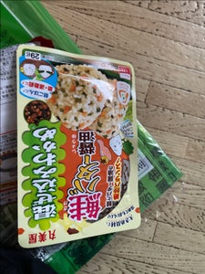 丸美屋 混ぜ込みわかめ 鮭バタ—醤油 29g