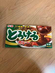 S&B とろけるカレー 中辛 180g