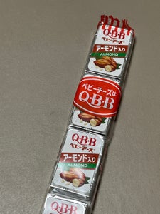 QBB アーモンド入りベビーチーズ 4個 54g