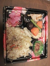 サンブランチ 牛ごぼうおこわと和風あん煮物弁当