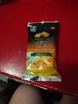 スリースター製菓 メロンクリームサンド