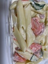 グローバルフーズ ペンネとソーセージのサラダ