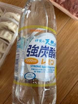 サンガリア 伊賀の天然水 強炭酸水レモン 1L