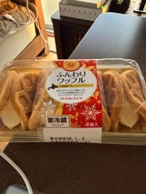 ヤマザキ PREMIUM SWEETS ふんわりワッフル(北海道産牛乳入りホイップカスタード)